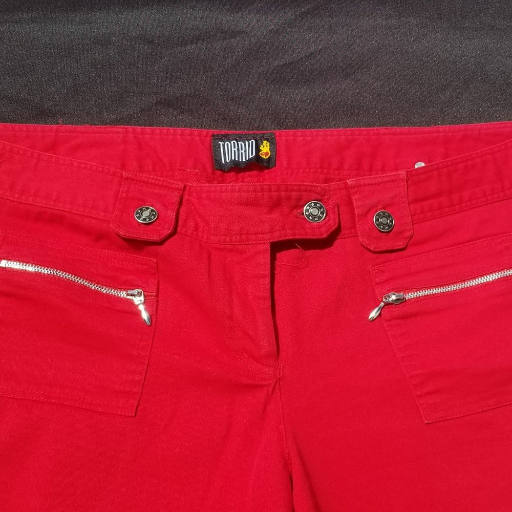 Torrid red capris with zipper details